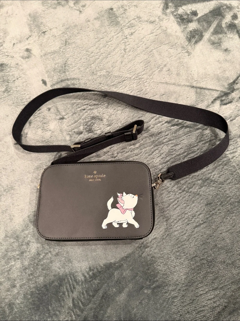 Kate Spade black crossbody Aristocats with Marie applique - Picture 2 of 4